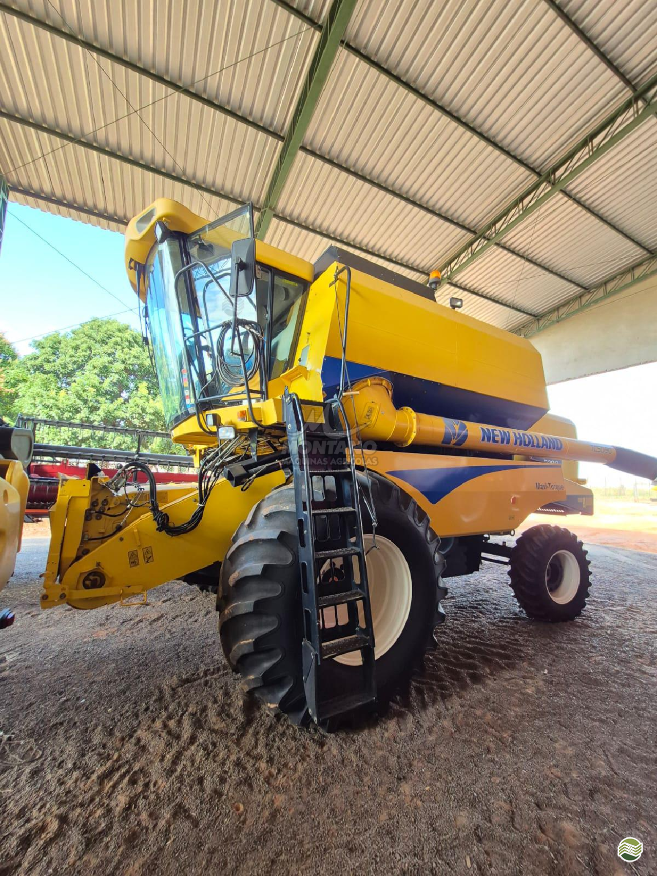 COLHEITADEIRA NEW HOLLAND TC 5090 Montano Máquinas Agrícolas LAGOA VERMELHA RIO GRANDE DO SUL RS